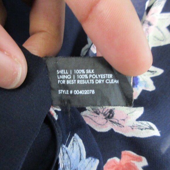 Club Monaco Silk Tank Camisole Womens Blouse S Navy Blue Floral Straps Casual 82 - Picture 4 of 9